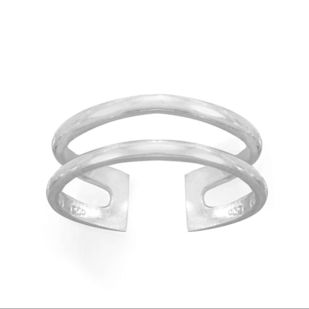 ✨ Polished Double Row Toe Ring